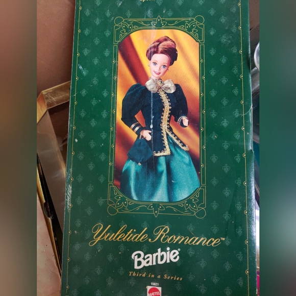 Yuletide Romance Barbie - Picture 1 of 1